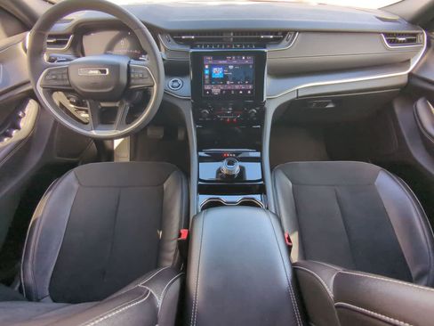 Used 2023 Jeep Grand Cherokee Altitude AWD/4WD image 15