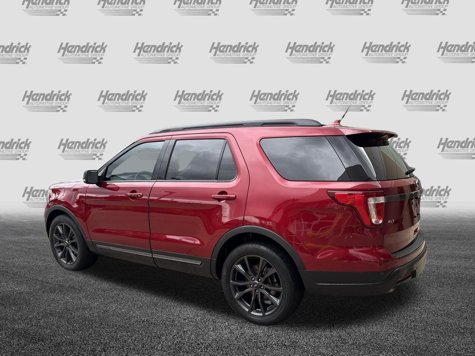 Used 2018 Ford Explorer XLT w/ Equipment Group 202A FWD image 8