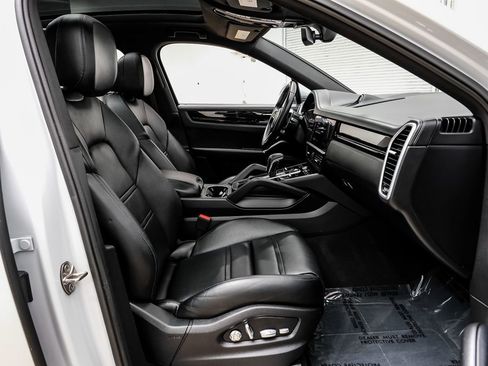 Used 2021 Porsche Cayenne Coupe image 31