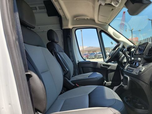 Used 2025 RAM ProMaster 2500 w/ Convenience Group FWD image 30