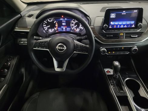 Used 2024 Nissan Altima 2.5 SV FWD image 22