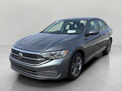 Used 2022 Volkswagen Jetta SE image 3