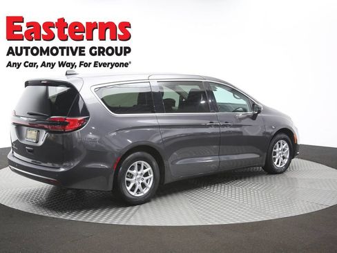 Used 2023 Chrysler Pacifica Touring-L FWD image 43