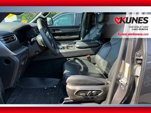 Used 2024 Jeep Wagoneer L Series II w/ Flexible Seating Group AWD/4WD image 11
