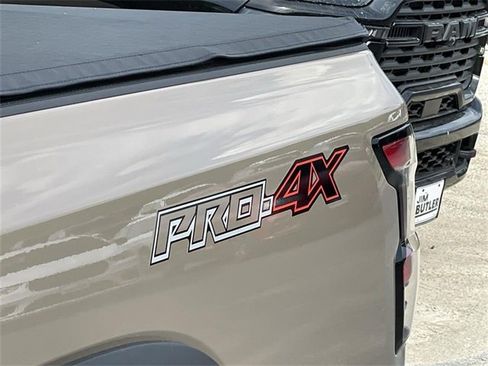 Used 2022 Nissan Frontier PRO-4X image 35