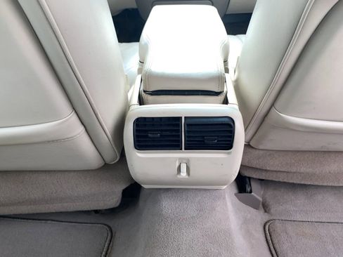 Used 2002 Lincoln Town Car Signature image 27