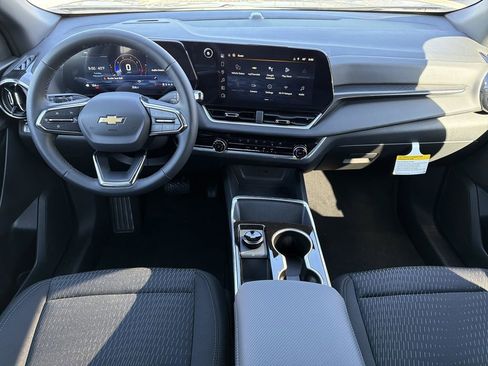 New 2026 Chevrolet Equinox LT image 2