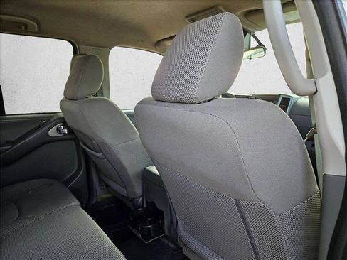 Used 2016 Nissan Frontier SV image 21