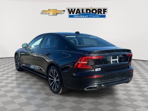 Used 2022 Volvo S60 B5 Momentum w/ Premium Package image 4