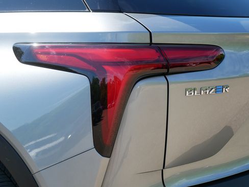 Used 2024 Chevrolet Blazer EV LT AWD/4WD image 17