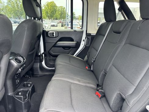 Used 2019 Jeep Wrangler Unlimited Sahara AWD/4WD image 32