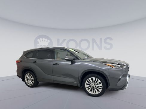 Used 2025 Toyota Highlander Platinum AWD/4WD image 10