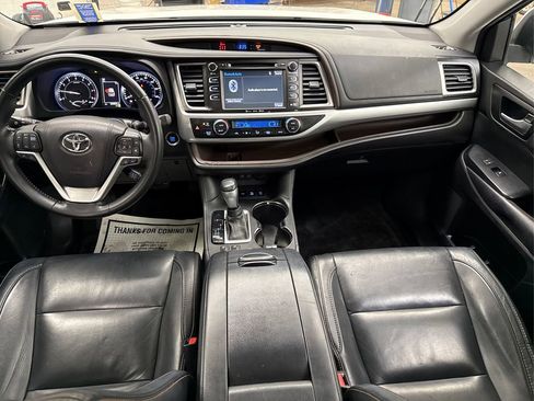 Used 2017 Toyota Highlander AWD V6 image 22