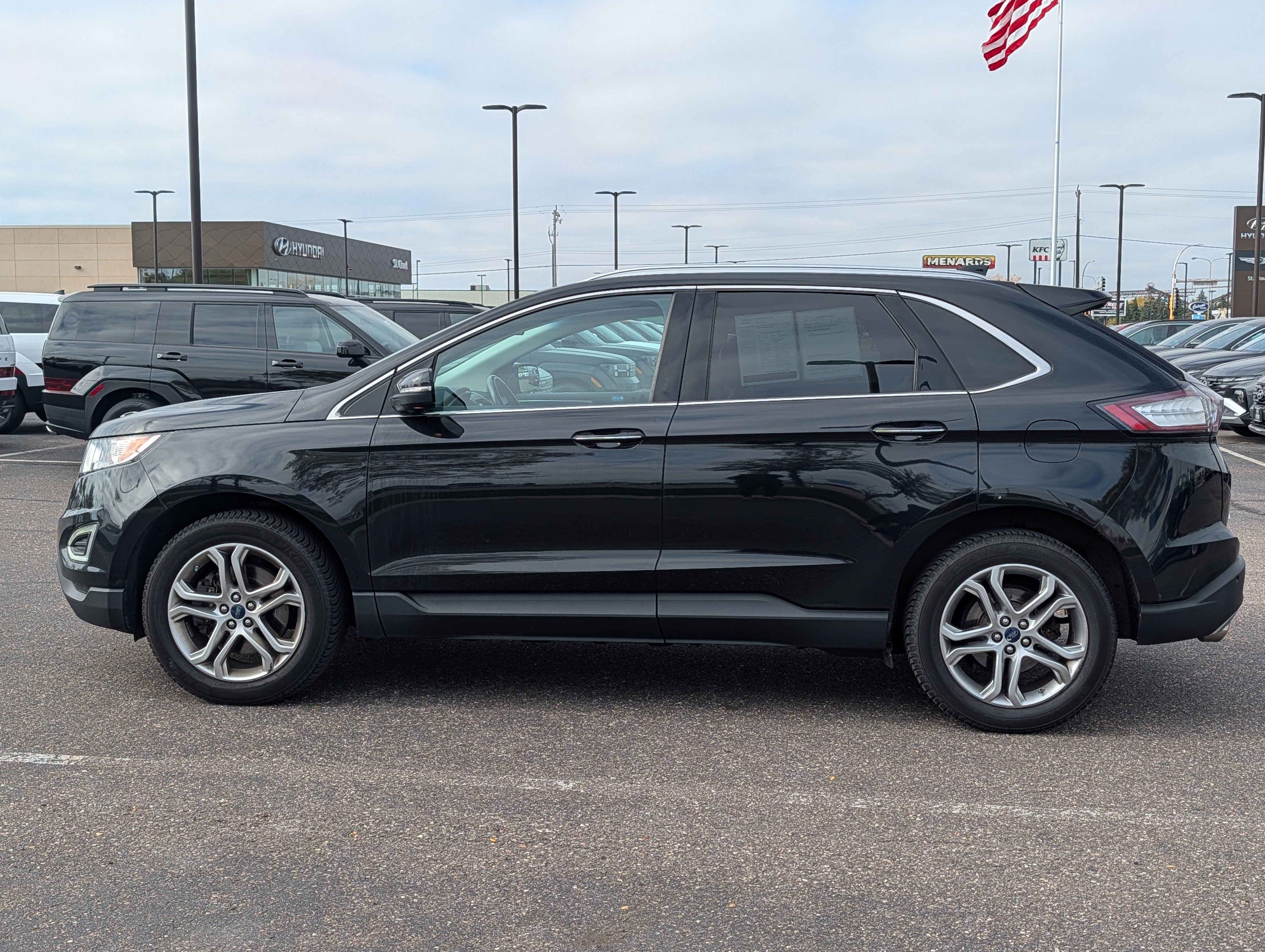 Used 2015 Ford Edge Titanium w/ Technology Package AWD/4WD image 2