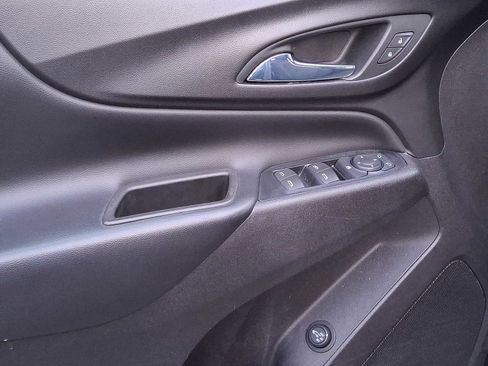Used 2018 Chevrolet Equinox LT image 12