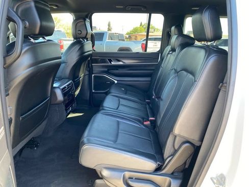 Used 2024 Jeep Wagoneer L Series II RWD image 35