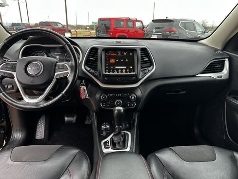 Used 2017 Jeep Cherokee Trailhawk image 16