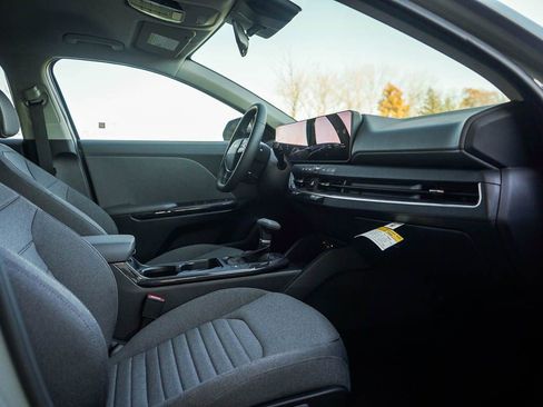 New 2025 Kia K4 EX image 9