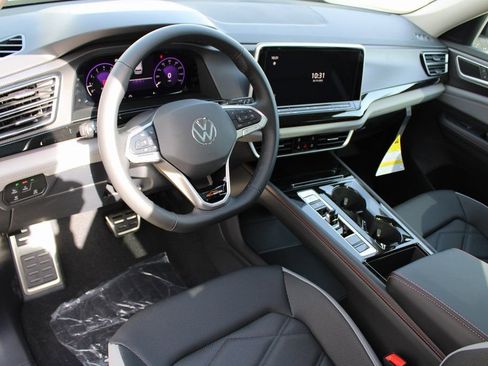 Used 2025 Volkswagen Atlas Peak Edition SE image 8