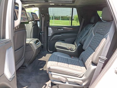 Certified 2023 Cadillac Escalade Sport Platinum w/ LPO, ONYX Package AWD/4WD image 23