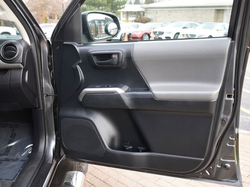 Used 2016 Toyota Tacoma SR5 image 36