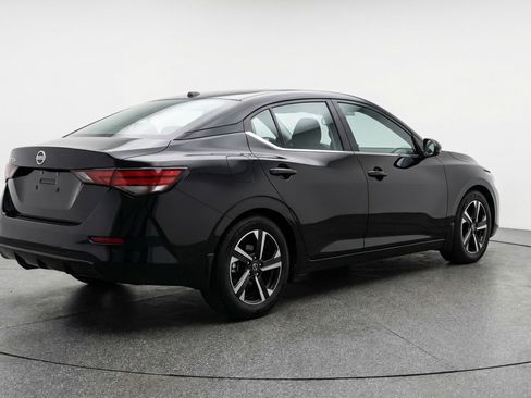 Used 2025 Nissan Sentra SV image 9