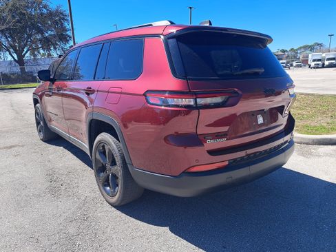 Used 2023 Jeep Grand Cherokee L Laredo image 4