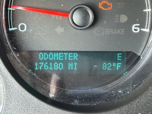 Used 2013 Chevrolet Suburban LT AWD/4WD image 4