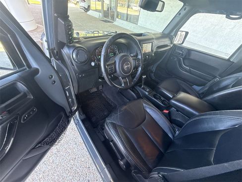 Used 2015 Jeep Wrangler Unlimited Rubicon w/ Connectivity Group image 10