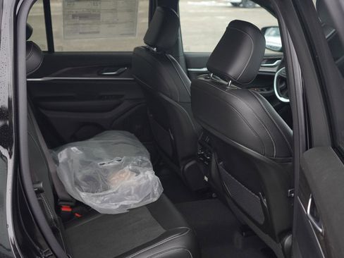 New 2026 Jeep Grand Cherokee Altitude image 27