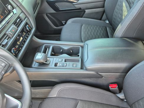 Certified 2025 Nissan Pathfinder S FWD image 23
