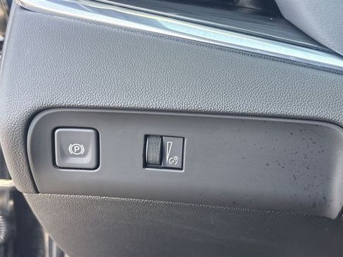 Used 2024 Buick Enclave Essence w/ Experience Buick Package AWD/4WD image 17