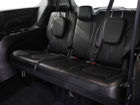 Used 2024 Chrysler Pacifica Limited FWD image 10