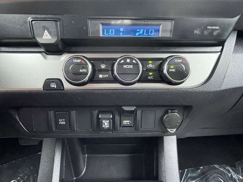 Used 2021 Toyota Tacoma SR5 RWD image 31