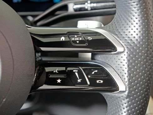 Used 2025 Mercedes-Benz GLC 300 4MATIC image 19