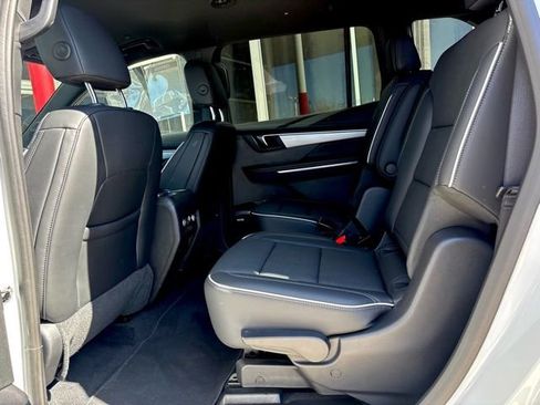 Certified 2025 Buick Enclave Preferred image 10