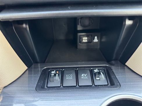 Used 2013 Toyota Camry XLE w/ Leather Pkg image 24