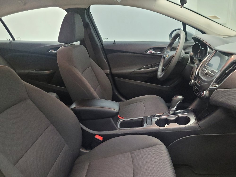 Used 2018 Chevrolet Cruze LT w/ Convenience Package FWD image 21