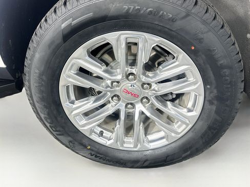 Used 2023 GMC Yukon SLT AWD/4WD image 11