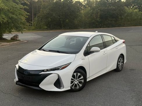 Used 2018 Toyota Prius Prime Plus w/ Carpet Mat Package image 1