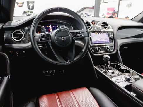 Used 2019 Bentley Bentayga image 41
