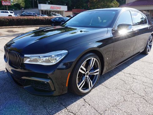 Used 2017 BMW 750i image 3