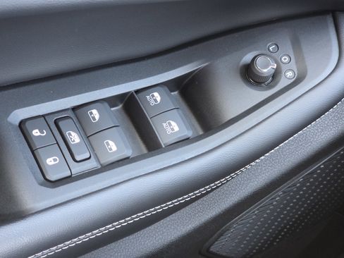 Used 2023 Jeep Grand Cherokee L Limited w/ Luxury Tech Group II image 16