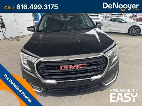 Used 2024 GMC Terrain SLE w/ Driver Convenience Package AWD/4WD image 11