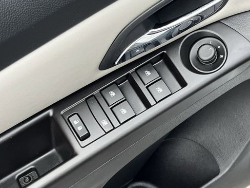 Used 2016 Chevrolet Cruze LT w/ Technology Package image 13