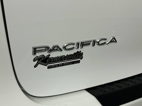Used 2026 Chrysler Pacifica Select FWD image 27