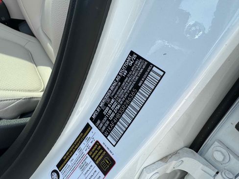 New 2025 Mercedes-Benz C 300 4MATIC Sedan image 32