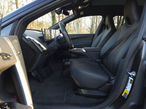 Used 2023 BMW iX M60 image 12