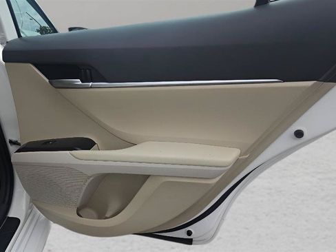 Used 2019 Toyota Camry LE w/ Carpet Mat Package FWD image 24