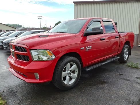 Used 2022 RAM 1500 Express w/ Wheel & Sound Group AWD/4WD image 3